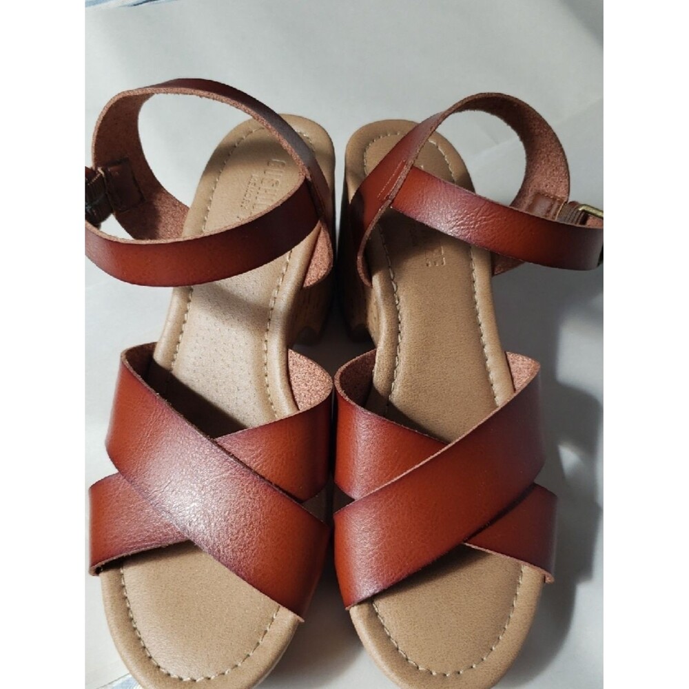 Cushionaire Sandal Women’s 7 Rosie Tan Brown Strappy Cork Platform Summer Casual